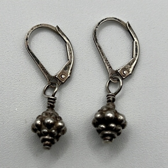 BALINESE STYLE STERLING SILVER EARRINGS SIGNED - Picture 1 of 4